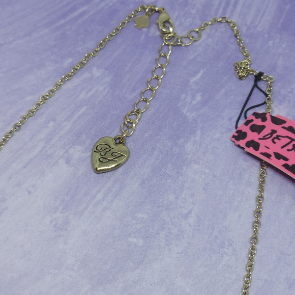 Betsey Johnson Gold Tone White Flower Pendant Necklace - Picture 4 of 6